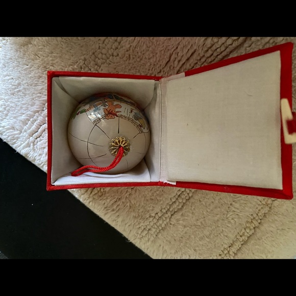 Glass holiday Christmas ornament in satin box - Picture 4 of 5
